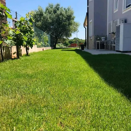 Apartments Melisa Pula Exterior photo
